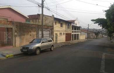 Imagem: A casa possui 5 Dormitórios, 2 Banheiros, 5 Vagas na garagem