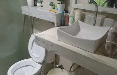 Imagem: A casa possui 2 Dormitórios, 1 Banheiro, 1 Vaga na garagem