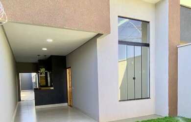 Imagem: A casa possui 3 Dormitórios, 2 Banheiros e está localizado