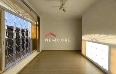 Imagem: A casa possui 3 Dormitórios, 3 Banheiros, 3 Vagas na garagem