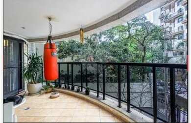 Imagem: O apartamento possui 4 Dormitórios, 5 Banheiros, 4 Vagas na