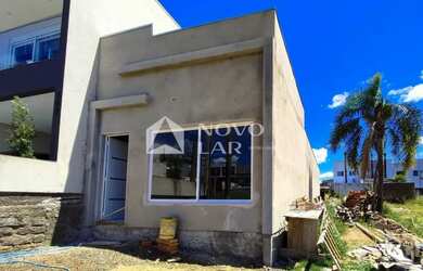 Imagem: A casa possui 3 Dormitórios, 2 Banheiros, 2 Vagas na garagem