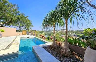 Imagem: A casa possui 3 Dormitórios, 4 Banheiros, 3 Vagas na garagem