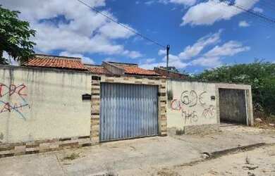 Imagem: A casa possui 2 Dormitórios, 1 Banheiro, 180m² de Área e