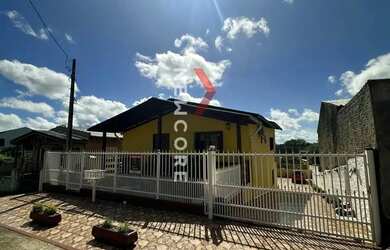 Imagem: A casa possui 3 Dormitórios, 3 Banheiros, 5 Vagas na garagem