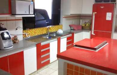 Imagem: A casa possui 3 Dormitórios, 3 Banheiros, 3 Vagas na garagem