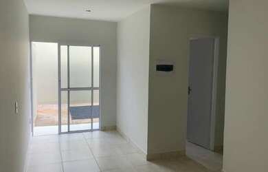 Imagem: A casa possui 2 Dormitórios, 1 Banheiro, 1 Vaga na garagem