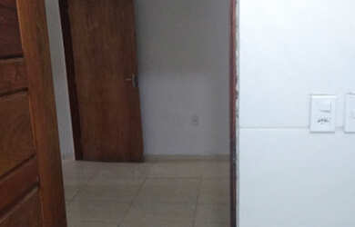 Imagem: A casa possui 3 Dormitórios, 2 Banheiros e 1 Vaga na garagem