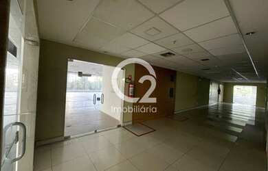 Imagem: O depósito possui 5 Vagas na garagem, 1.200m² de Área e