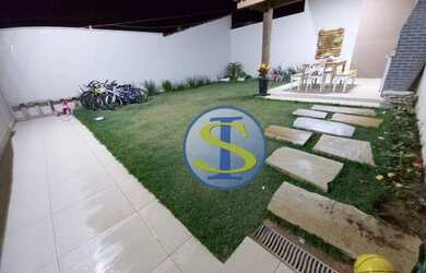 Imagem: A casa possui 3 Dormitórios, 2 Banheiros, 2 Vagas na garagem