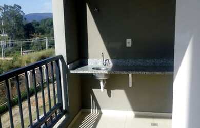 Imagem: O apartamento possui 2 Dormitórios, 1 Banheiro, 1 Vaga na garagem