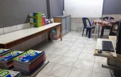 Imagem 3: Casa em Brás de Pina. Varanda, 262m² de Área, 1 Vaga na garageme1 Dormitório