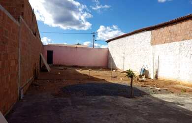 Imagem 2: Casa com terreno. Varanda, 5 Vagas na garageme1 Dormitório