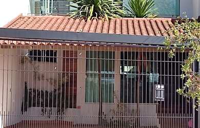 Imagem: A casa possui 3 Dormitórios, 4 Banheiros, 4 Vagas na garagem