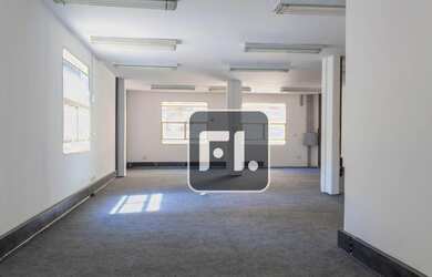 Imagem: O depósito possui 5 Vagas na garagem, 1.220m² de Área e