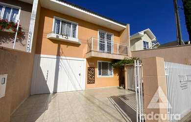 Imagem: A casa possui 3 Dormitórios, 4 Banheiros, 2 Vagas na garagem