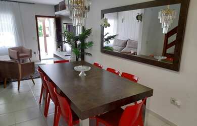 Imagem 3: Sobrado para venda tem 82 metros quadrados com 2 quartos em Centro - Garopaba - SC