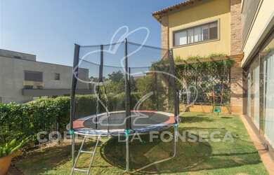 Imagem: A casa em condomínio possui 5 Dormitórios, 5 Banheiros, 5