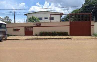 Imagem: O depósito possui 5 Vagas na garagem, 940m² de Área e está