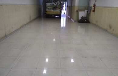 Imagem: O depósito possui 5 Vagas na garagem e 180m² de Área e está