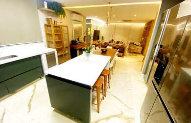 Imagem: A casa em condomínio possui 4 Dormitórios, 5 Banheiros, 2