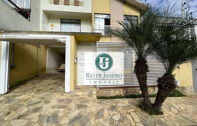 Imagem: A casa possui 3 Dormitórios, 4 Banheiros, 2 Vagas na garagem