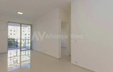 Imagem: O apartamento possui 1 Dormitório, 1 Banheiro, 1 Vaga na garagem