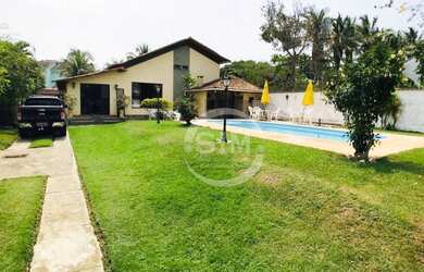 Imagem: A casa possui 5 Dormitórios, 2 Banheiros e 5 Vagas na garagem