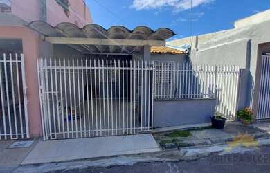 Imagem: A casa possui 2 Dormitórios, 1 Banheiro, 1 Vaga na garagem