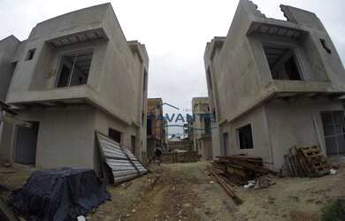 Imagem: A casa possui 3 Dormitórios, 2 Banheiros, 2 Vagas na garagem