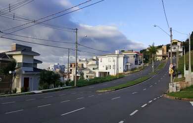 Imagem: O terreno possui 300m² de Área e está localizado em Pinheiro
