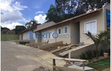 Imagem: A casa possui 2 Dormitórios, 1 Banheiro, 1 Vaga na garagem