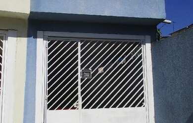 Imagem: A casa possui 2 Dormitórios, 1 Banheiro, 1 Vaga na garagem