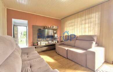 Imagem: A casa possui 3 Dormitórios, 2 Banheiros, 3 Vagas na garagem