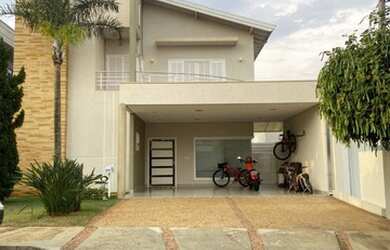 Imagem: A casa em condomínio possui 4 Dormitórios, 1 Banheiro, 360m²