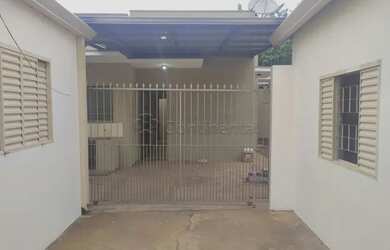 Imagem: A casa possui 2 Dormitórios, 1 Banheiro, 139m² de Área e