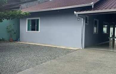 Imagem: A casa possui 3 Dormitórios, 3 Banheiros, 3 Vagas na garagem