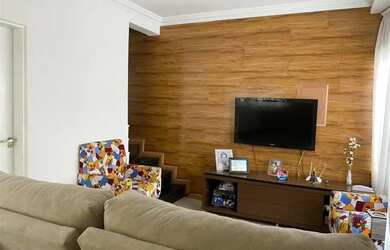 Imagem: A casa possui 3 Dormitórios, 3 Banheiros, 2 Vagas na garagem