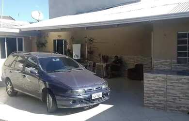 Imagem: A casa possui 3 Dormitórios, 3 Banheiros, 2 Vagas na garagem