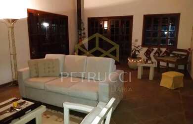 Imagem: A casa em condomínio possui 4 Dormitórios, 4 Banheiros, 4