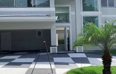 Imagem: A casa em condomínio possui 4 Dormitórios, 5 Banheiros, 1