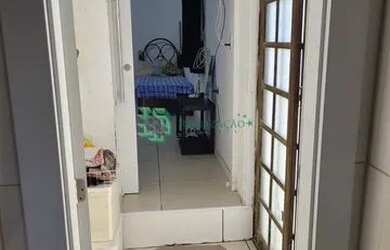 Imagem: A casa possui 2 Dormitórios, 1 Banheiro, 2 Vagas na garagem