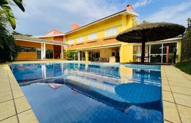 Imagem: A casa em condomínio possui 4 Dormitórios, 5 Banheiros, 5