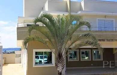 Imagem: A casa em condomínio possui 4 Dormitórios, 5 Banheiros, 410m²