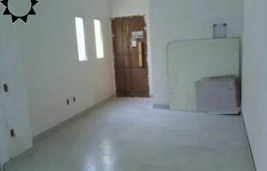 Imagem: A casa possui 3 Dormitórios, 1 Banheiro, 2 Vagas na garagem