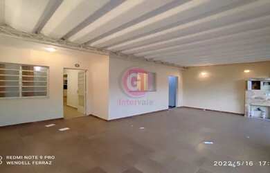 Imagem: A casa possui 2 Dormitórios, 1 Banheiro, 2 Vagas na garagem