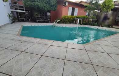 Imagem: A casa possui 4 Dormitórios, 3 Banheiros, 3 Vagas na garagem