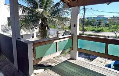 Imagem: A casa possui 3 Dormitórios, 2 Banheiros, 2 Vagas na garagem