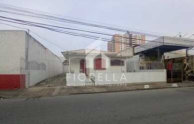 Imagem: A casa possui 2 Dormitórios, 1 Banheiro, 2 Vagas na garagem