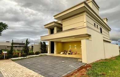 Imagem: A casa em condomínio possui 3 Dormitórios, 3 Banheiros e 290m²